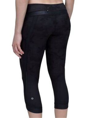 Lululemon Chase Me Crop II 10